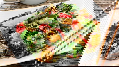 Quinoa Ginger Soy Stir-Fry (Under 350 Calories!)